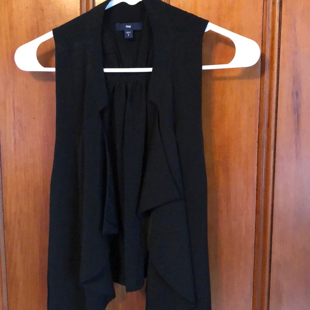 High low black collared vest